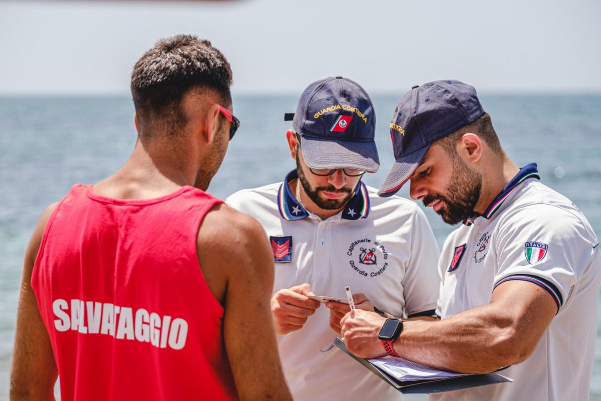 Rimini, trovato cadavere di un uomo tra gli scogli antistanti la co…