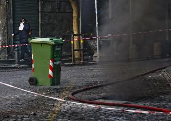 Napoli, incendio alla Riviera di Chiaia: fumo e fiamme da un’officina, in corso l’intervento dei vigili del fuoco | VIDEO