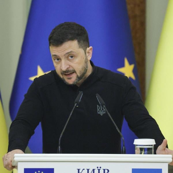 Guerra in Ucraina, Zelensky ammette lo stallo nelle aree occupate: Kiev in crisi senza supporto degli alleati