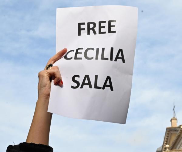 Liberata Cecilia Sala, l’aereo appena decollato da Teheran