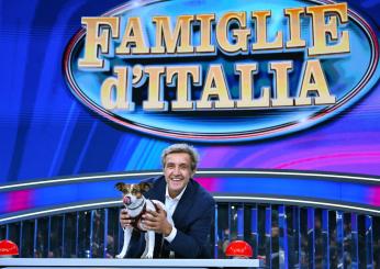 Flavio Insinna sbarca su La7 con “Famiglie d’Italia”: “Volevo una nuova sfida, ma dalla Rai ho avuto amore”. Loda De Martino e sull’esonero di De Rossi… | Video