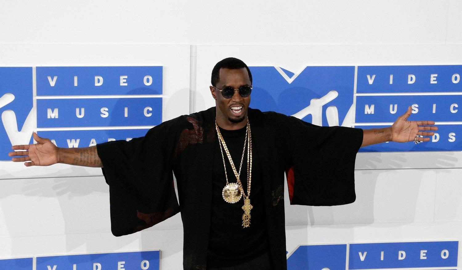 Puff Daddy accusato di violenza sessuale su una minorenne. Non finiscono i guai dell’ex di Jennifer Lopez