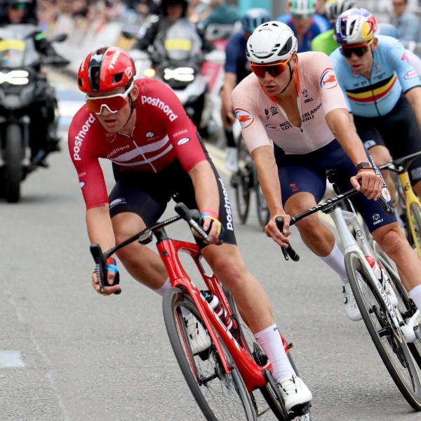 Mondiali ciclismo 2023, Mathieu van der Poel è campione del mondo. Bravo Bettiol (10°)