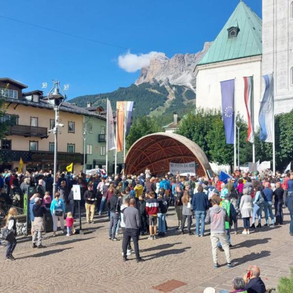 Giochi Invernali: manifestazione contro la pista da bob a Cortina