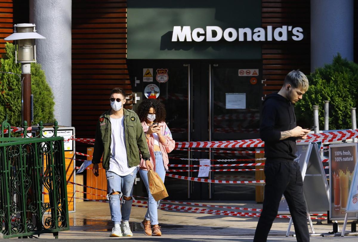 Roma, arrestati due minorenni per un’aggressione fuori un McDonald:…