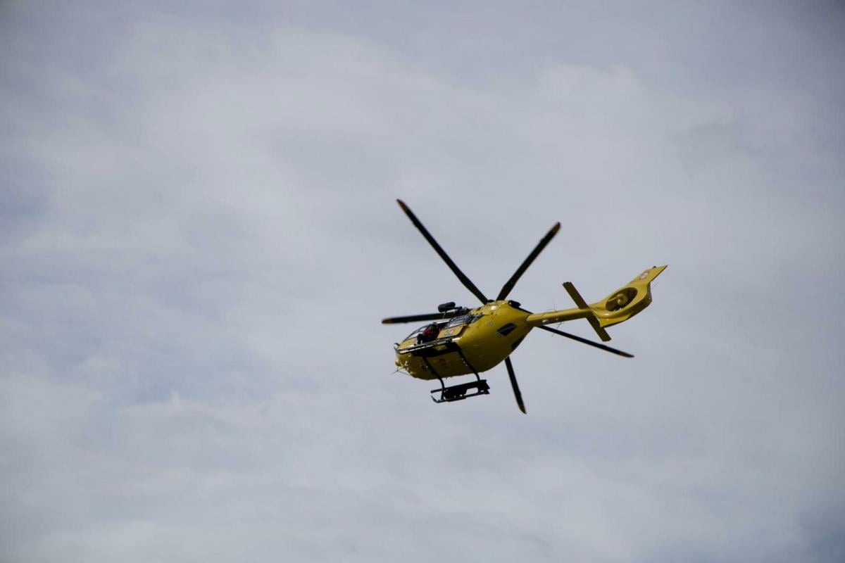 Carrara, incidente sul lavoro in via Carriona: 42enne precipita da 3 metri, trasportato in ospedale in codice giallo