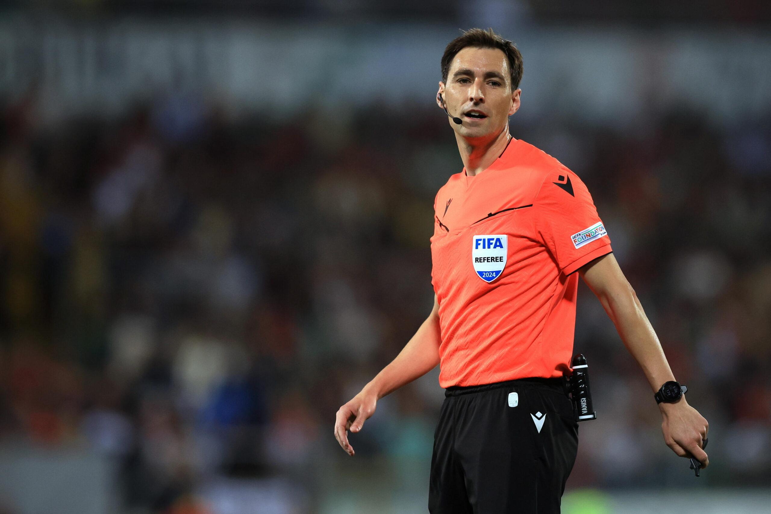 Chi è de Burgos, l’arbitro che dirigerà Italia-Israele di Nations League