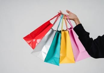 Tax free shopping, il limite di spesa scende a 70 euro: cos’è, come funziona e come cambia