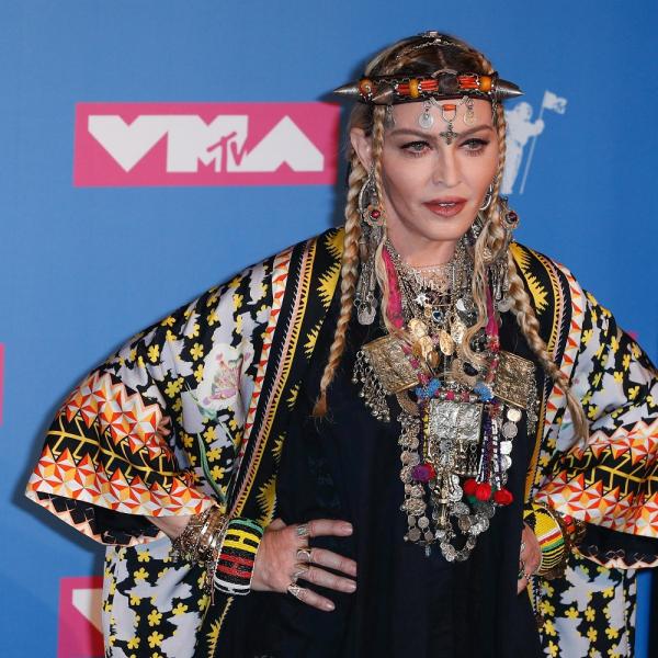 Madonna attacca Andy Cohen, divertente fuori programma durante il concerto sold-out a New York