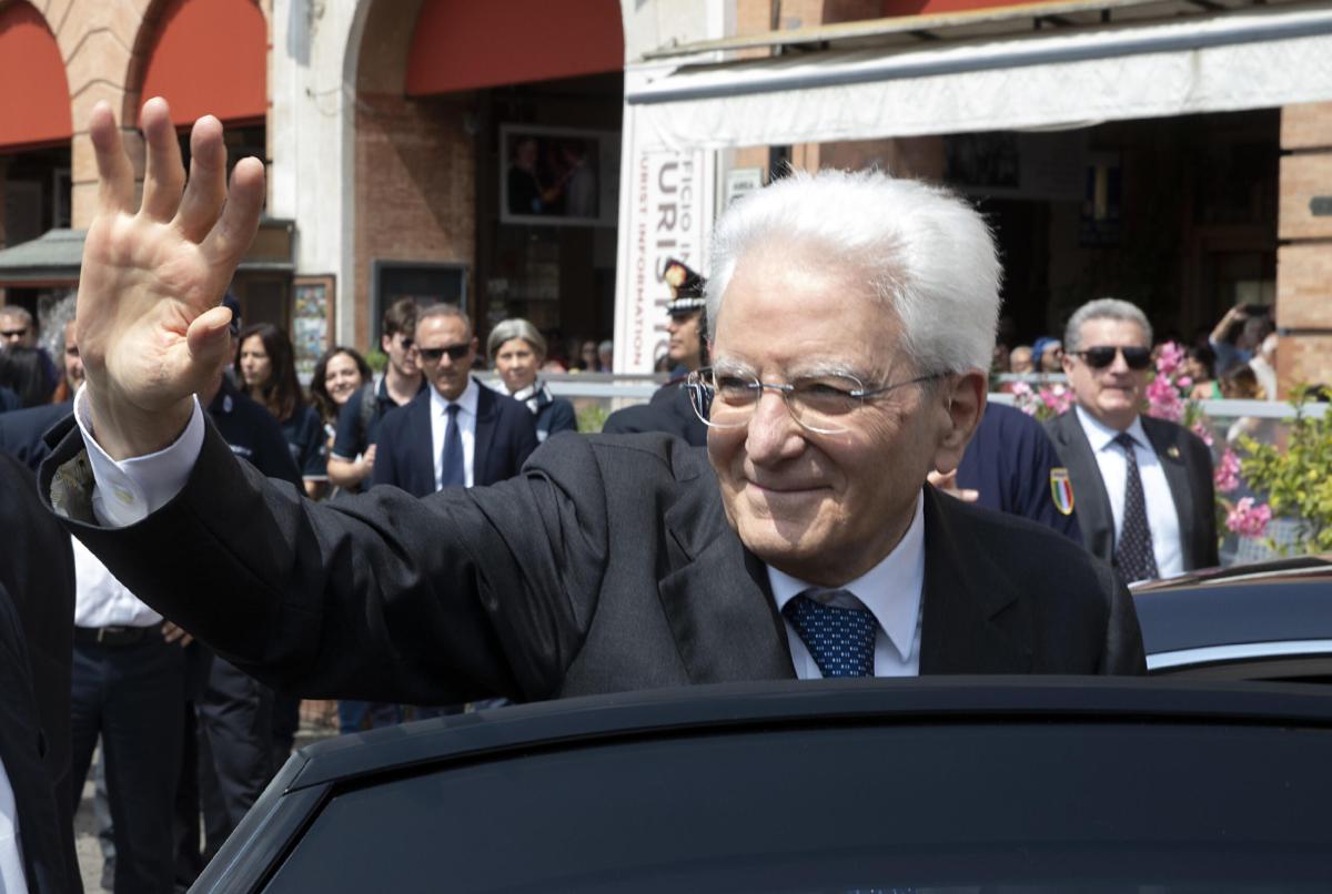 Mattarella in visita nelle zone alluvionate in Emilia-Romagna: “Tut…