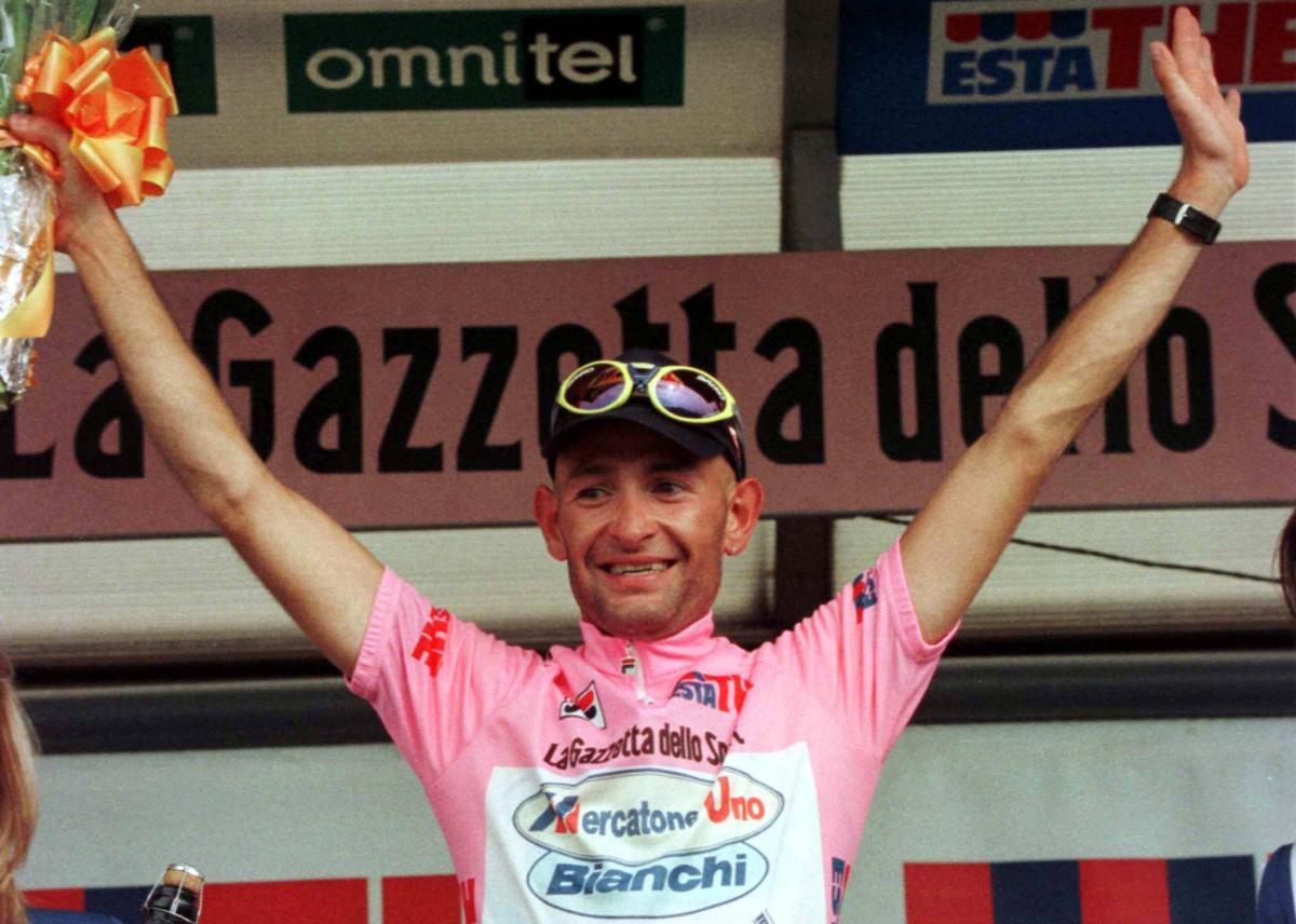 Vent’anni fa la morte di Marco Pantani: decesso in hotel, vittorie al Tour de France e Giro d’Italia e fidanzata del ciclista