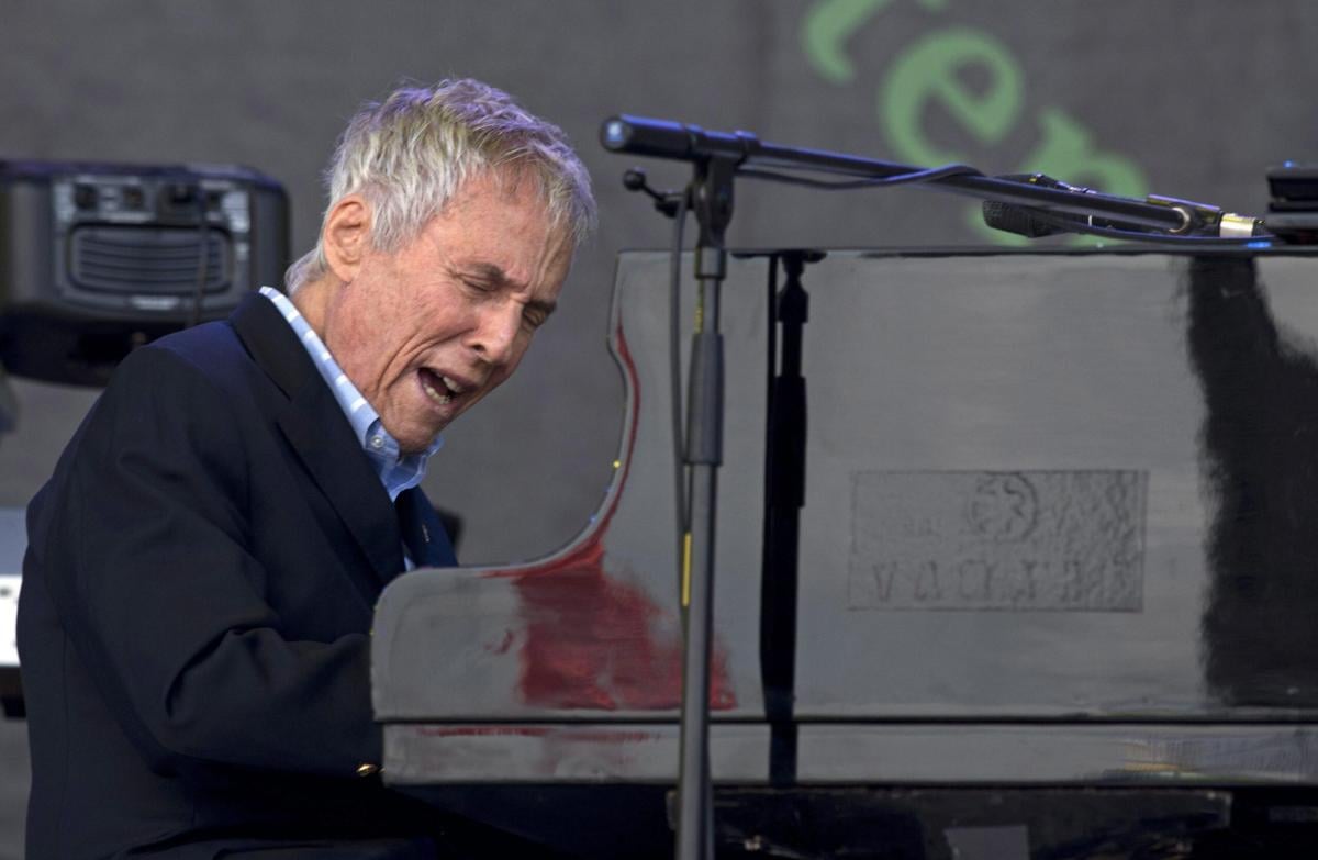 Addio a Burt Bacharach, morto il leggendario compositore americano….