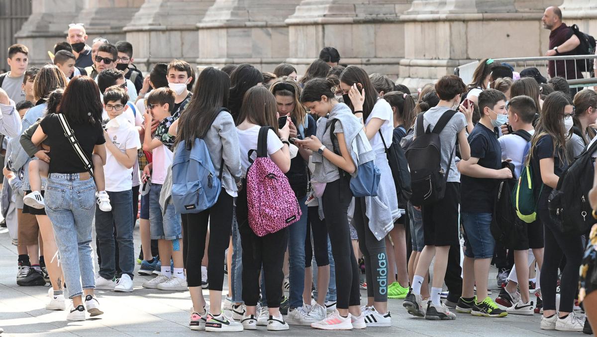 Mim stanzia 50 milioni di euro per le gite scolastiche, Valditara: …