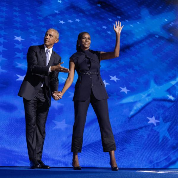 Convention democratica 2024, Barack e Michelle Obama lanciano la candidatura di Harris: “Yes, she can!”: i momenti salienti della seconda giornata