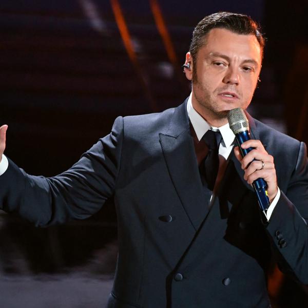 Tiziano Ferro depressione: come si cura, i figli, il marito e il tour del cantante