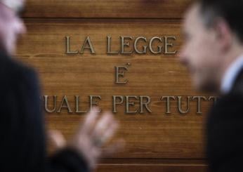 Prato, abusi sull’allievo 13enne da cui ebbe un figlio: in carcere insegnante