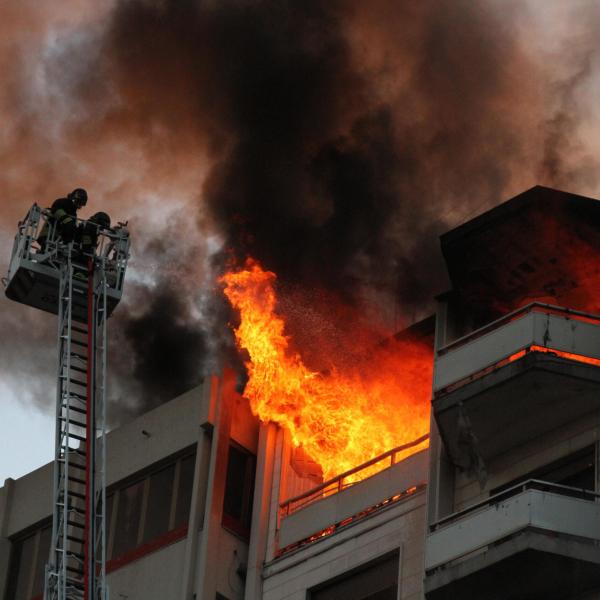 Taranto, incendio in un appartamento a San Giorgio Jonico: morto 84enne