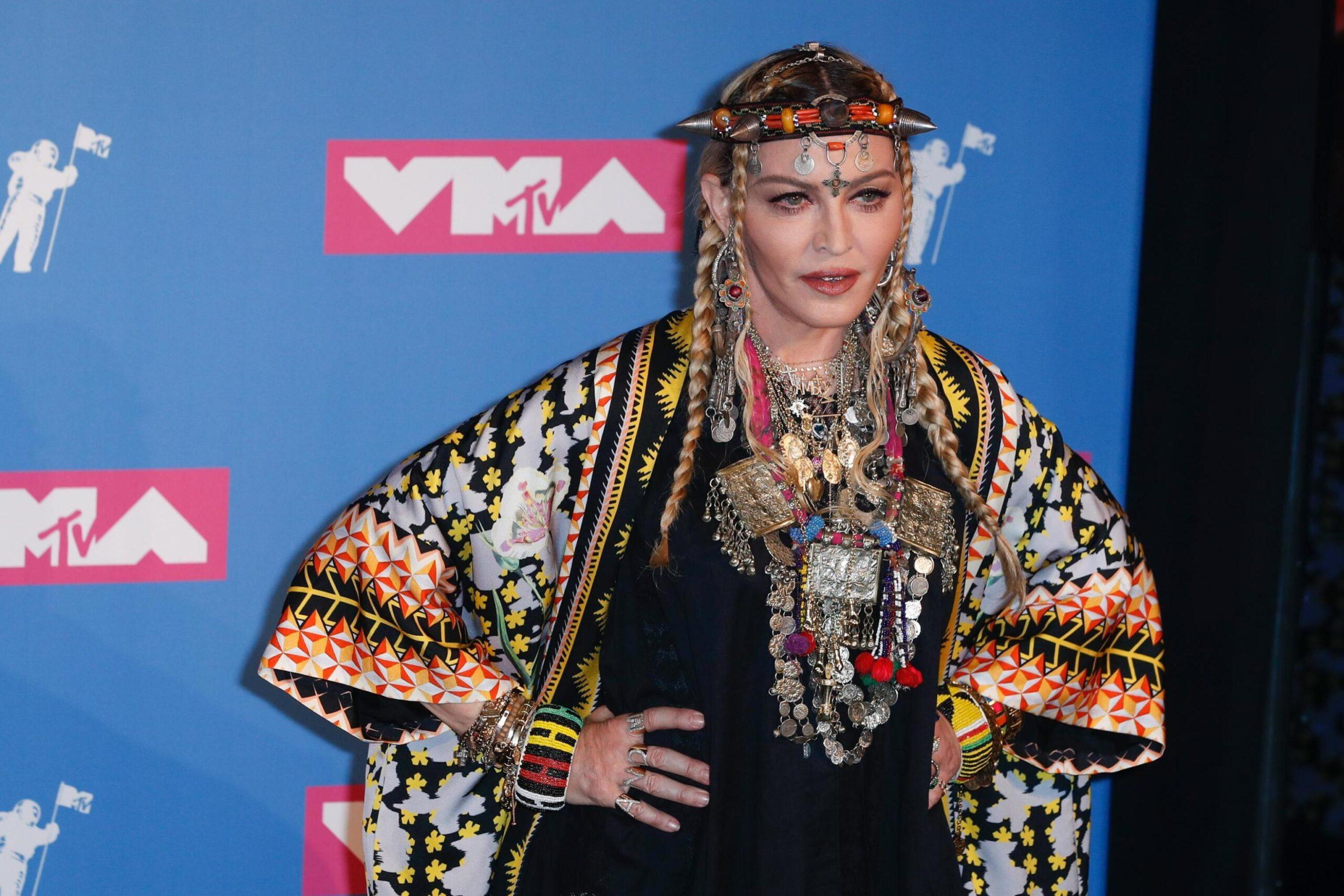 Madonna, la malattia che ha costretto la cantante a rimandare il tour