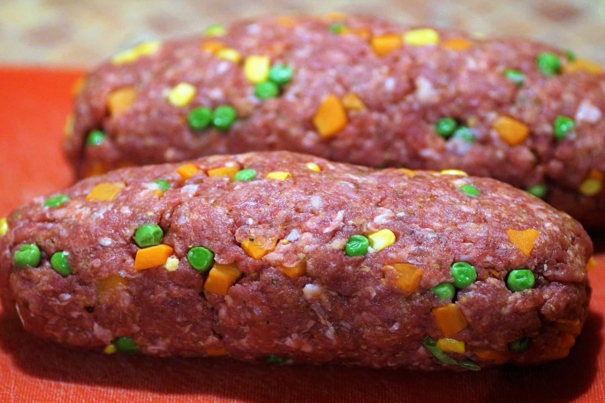 Fantasia in cucina con il polpettone ripieno!