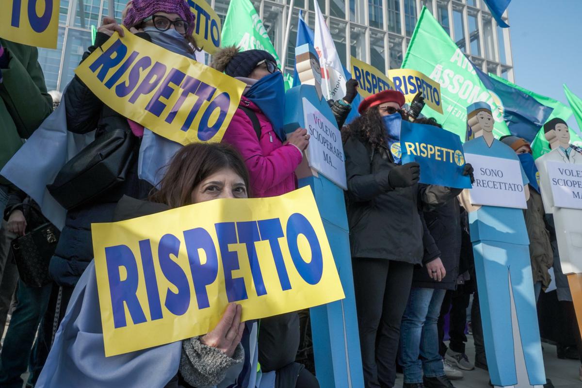 Medici in pensione a 72 anni, salta l’emendamento sull’innalzamento…