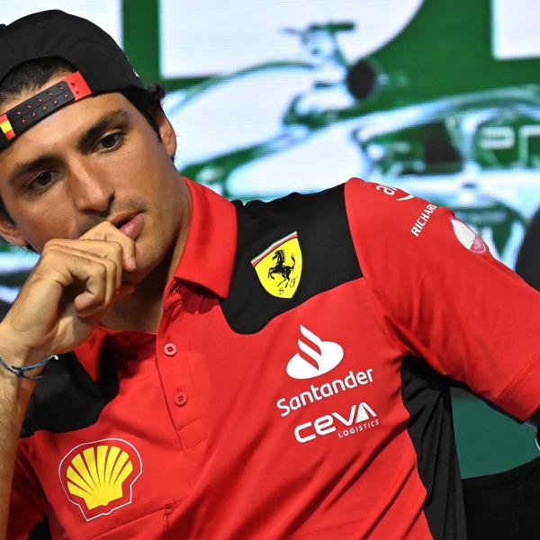 Formula 1, Carlos Sainz non teme la Red Bull: “A Jeddah saremo competitivi ma basta critiche”