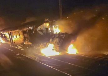 Tragedia a Cosenza, scontro fra un treno e un camion: morti i due conducenti | VIDEO