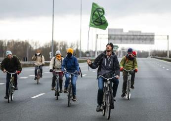 Paesi Bassi, proteste degli attivisti climatici: arrestate oltre 300 persone