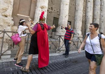 Roma, turista toccata da un centurione: la giudice della “palpata b…