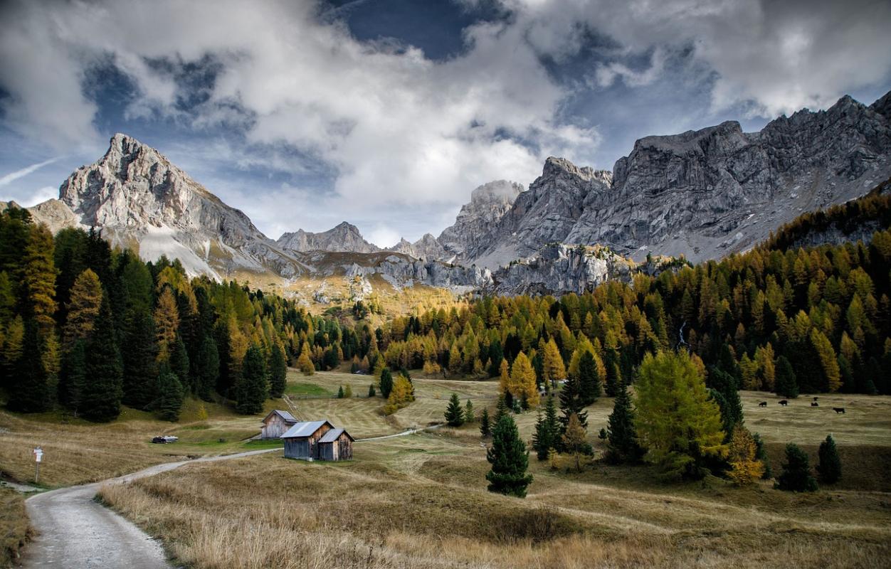 Perché andare nella Val di Zoldo: cosa fare in autunno?