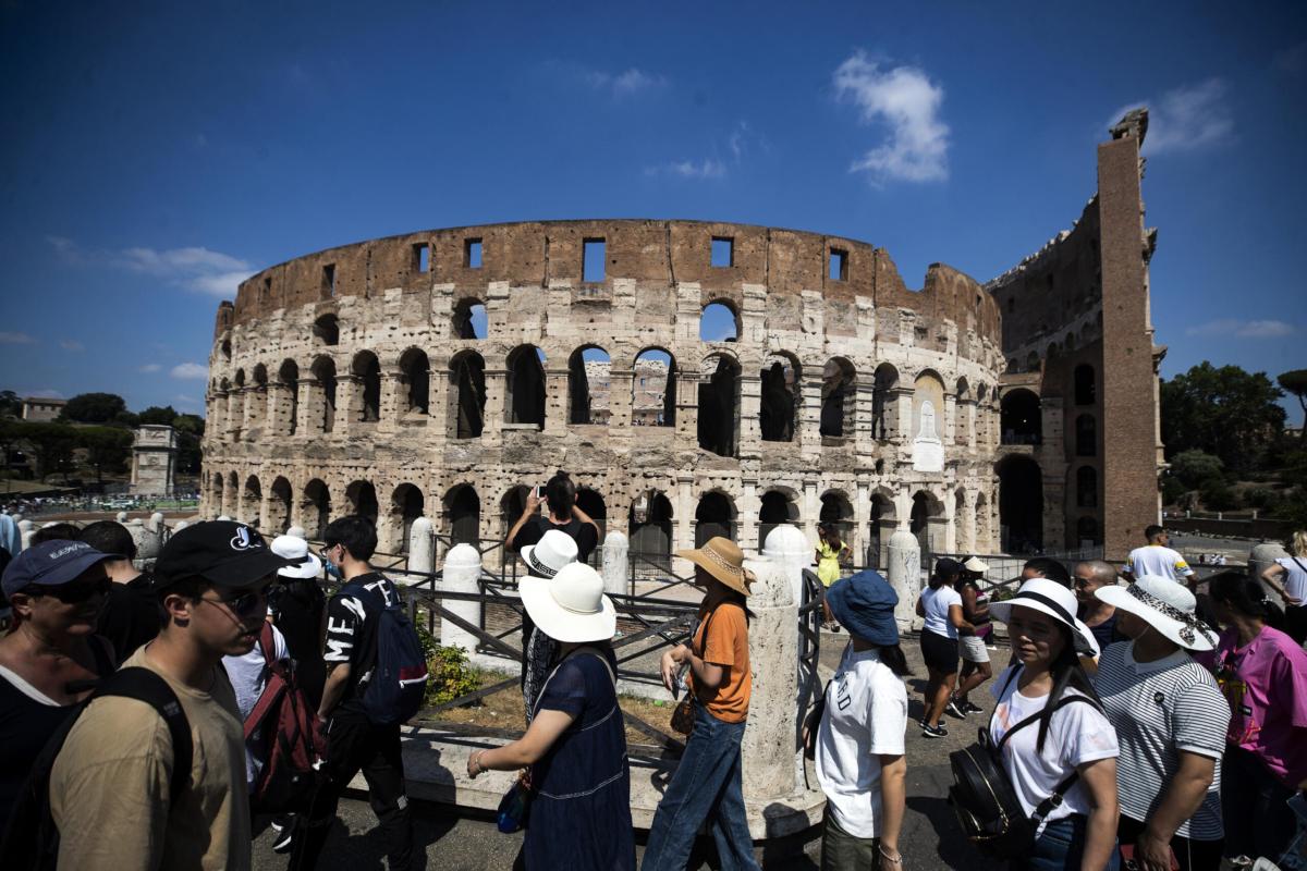 Colosseo, biglietti nominativi in arrivo contro i bagarini, il mini…