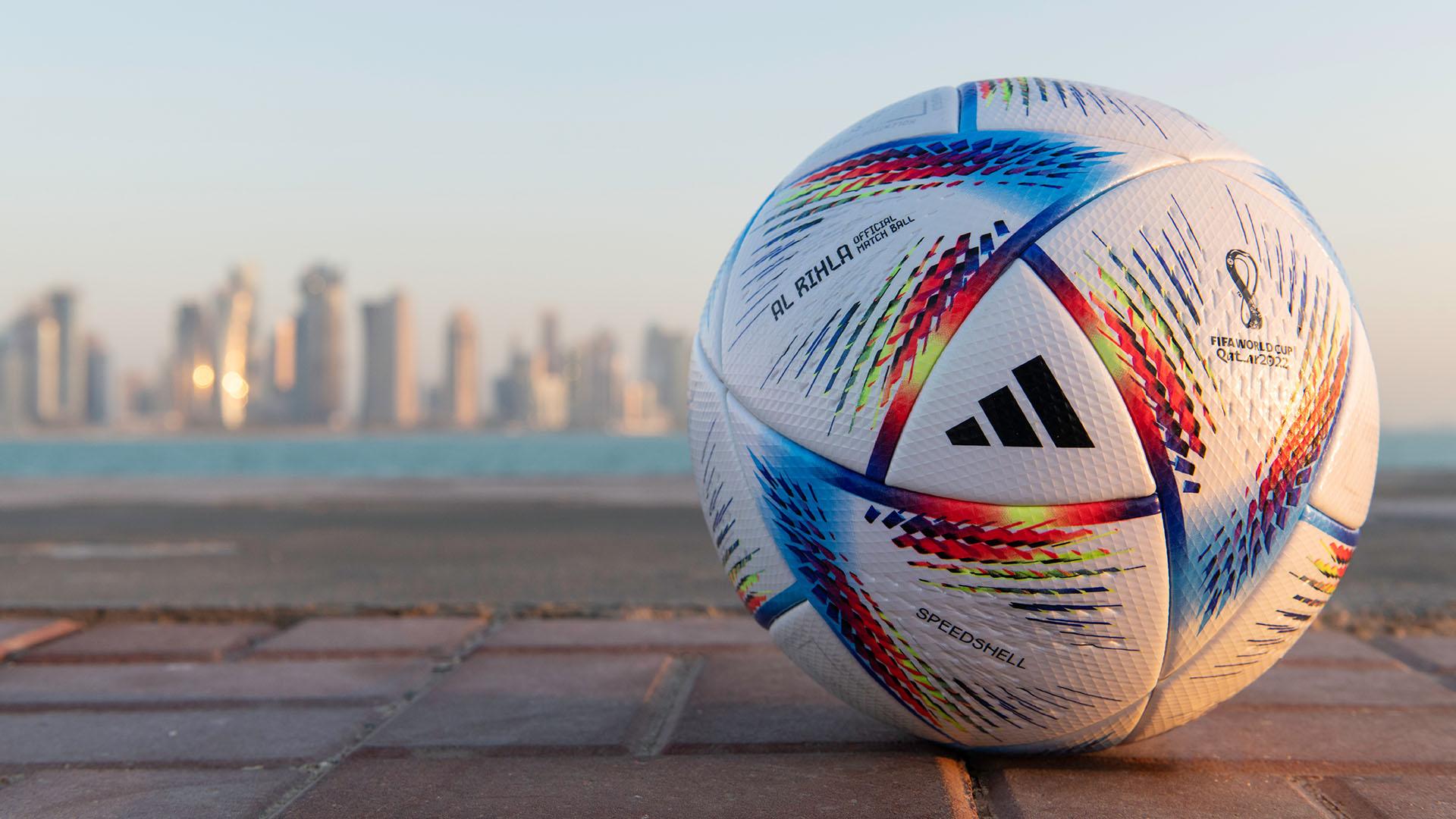 Adidas svela Al Rihla, il pallone dei Mondiali in Qatar 2022. FOTO