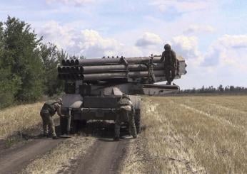 Guerra in Ucraina, distrutto un altro ponte a Kursk. La minaccia di Lukashenko: “Kiev si sieda al tavolo dei negoziati o sarà distrutta” | VIDEO