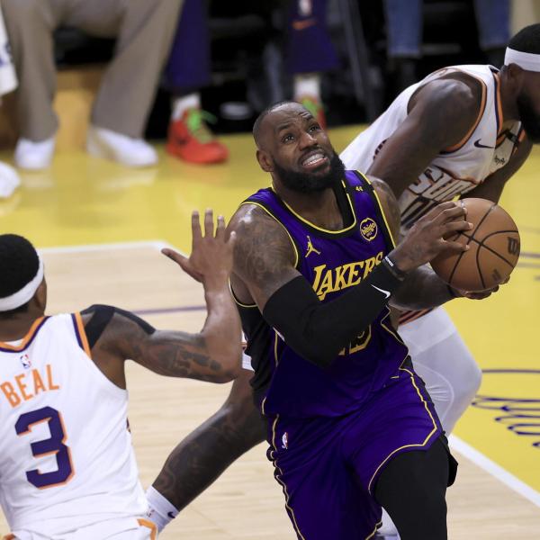 NBA 2024-2025, tripla doppia per LeBron James e successo per i Lakers: ultimo quarto straordinario per il Re