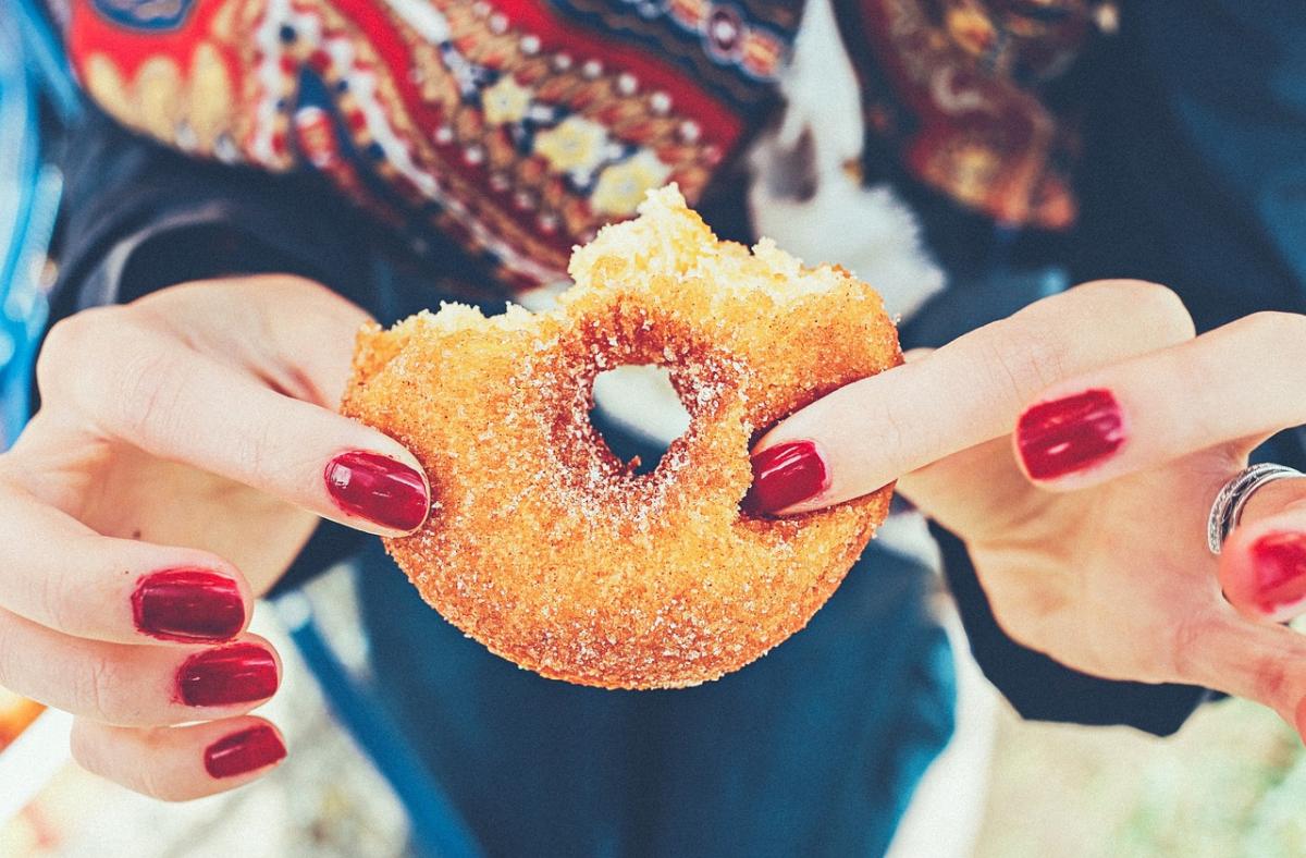 Come fare le frittelle di mele gonfie e super morbide