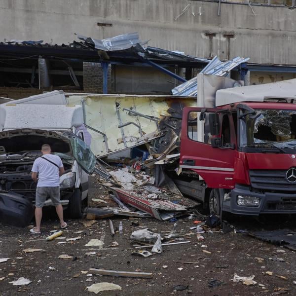 Guerra in Ucraina, Zelensky: “La Nato non è pronta ad accoglierci”. Missili russi su Dnipro, 7 feriti 