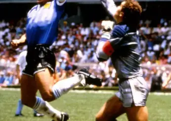 Pallone Maradona mano de dios, battuto all’asta per 2 milioni di sterline