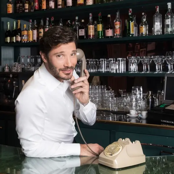 Stefano De Martino senza Belen si distrae con l’amico del “Bar Stella” | FOTO