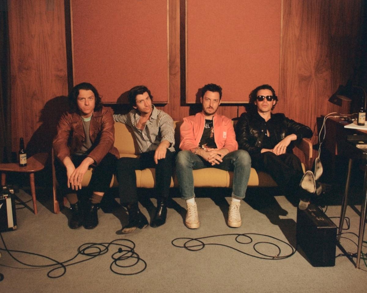 Gli Arctic Monkeys tornano in Italia, svelate le date: il 15 luglio…