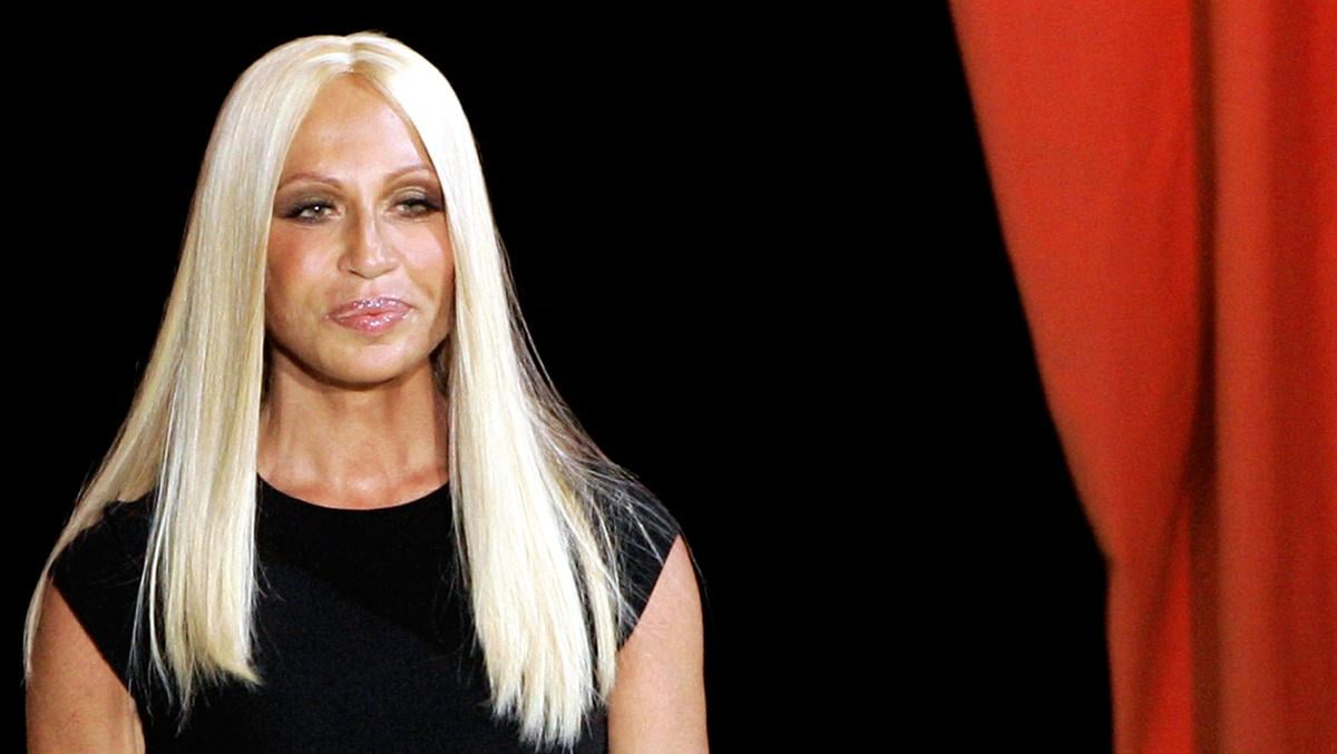 Donatella Versace, la regina della moda italiana compie 67 anni