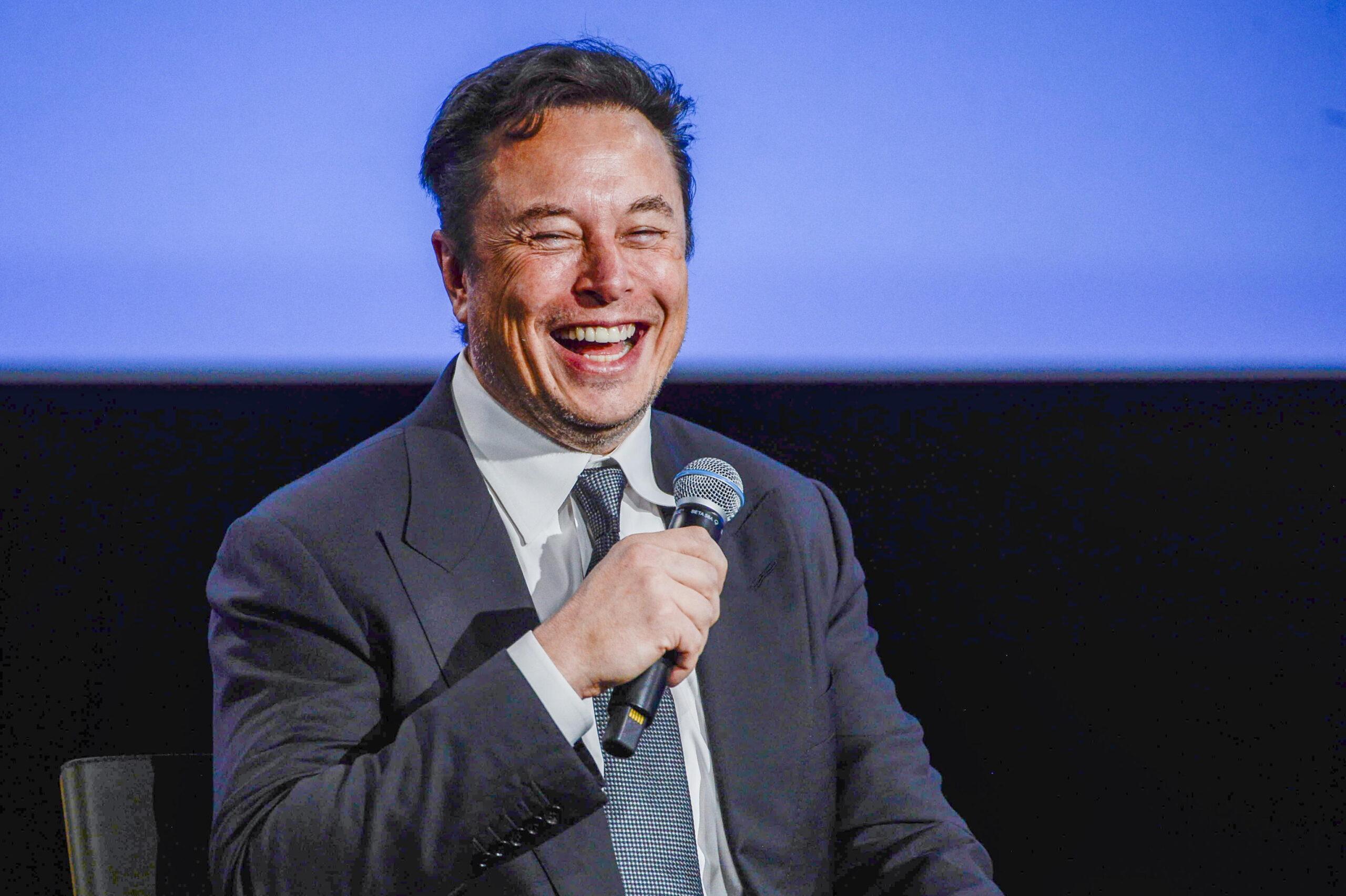 Elon Musk torna ad essere l’uomo più ricco del pianeta, superato il francese Bernard Arnault