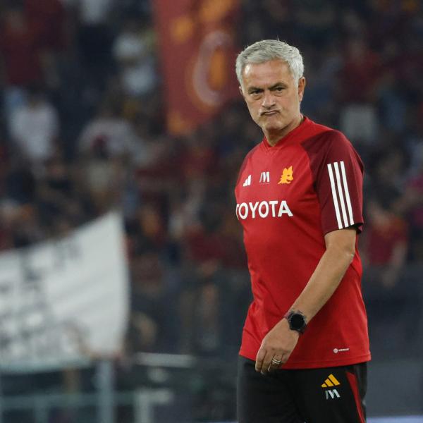 Roma – Frosinone tifosi al fianco di Mourinho, ovazione per lui | VIDEO