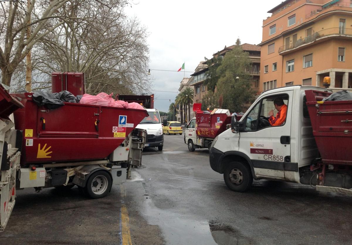 Roma, danneggiato mezzo Ama da lancio di mattone da un ponte in zon…