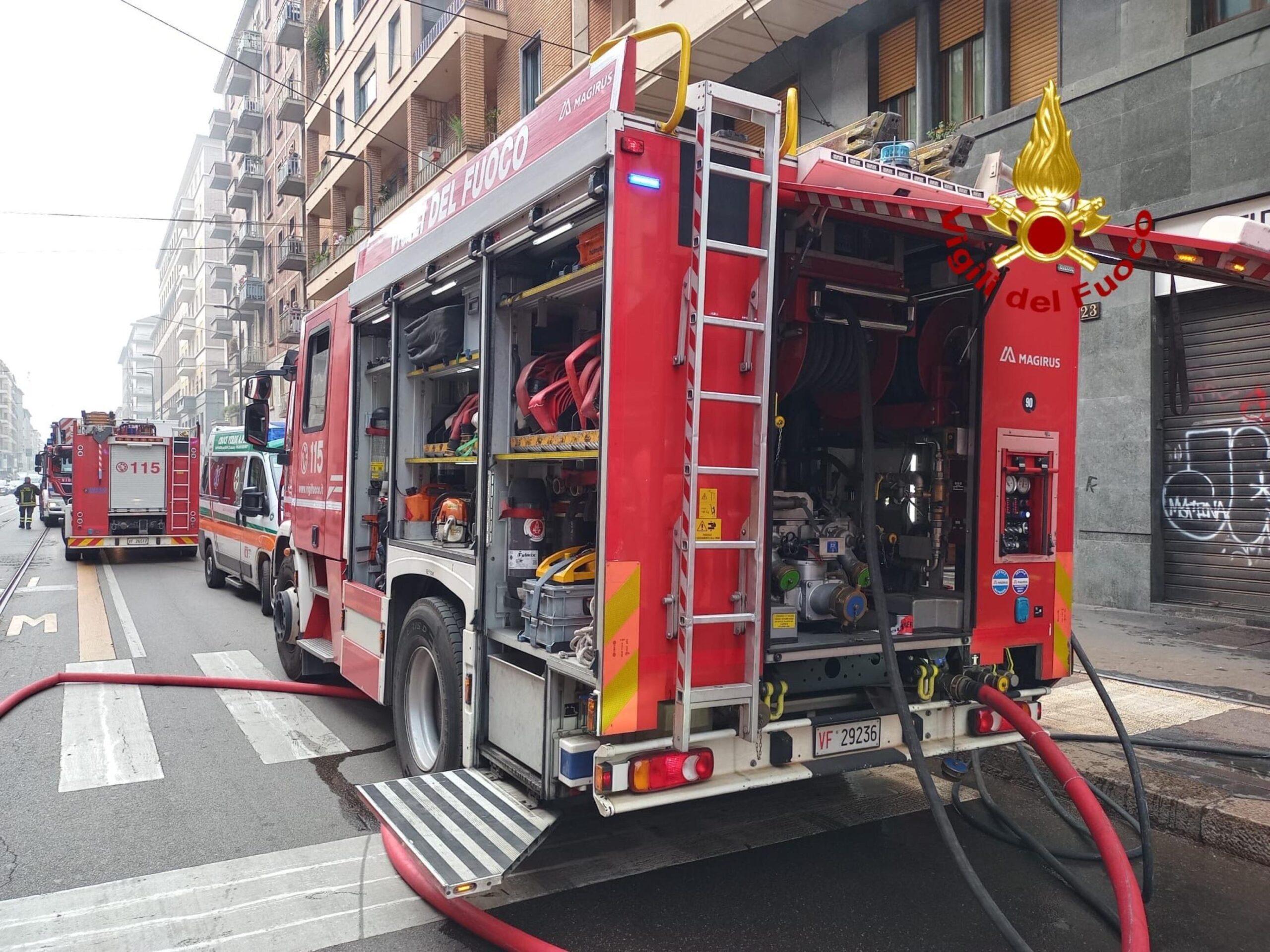 Milano, incendio in un appartamento alla Maggiolina: un ferito