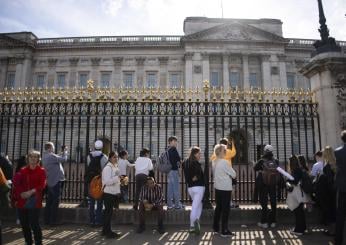 Regno Unito, cerca di entrare nelle scuderie Buckingham Palace: fermato un 25enne