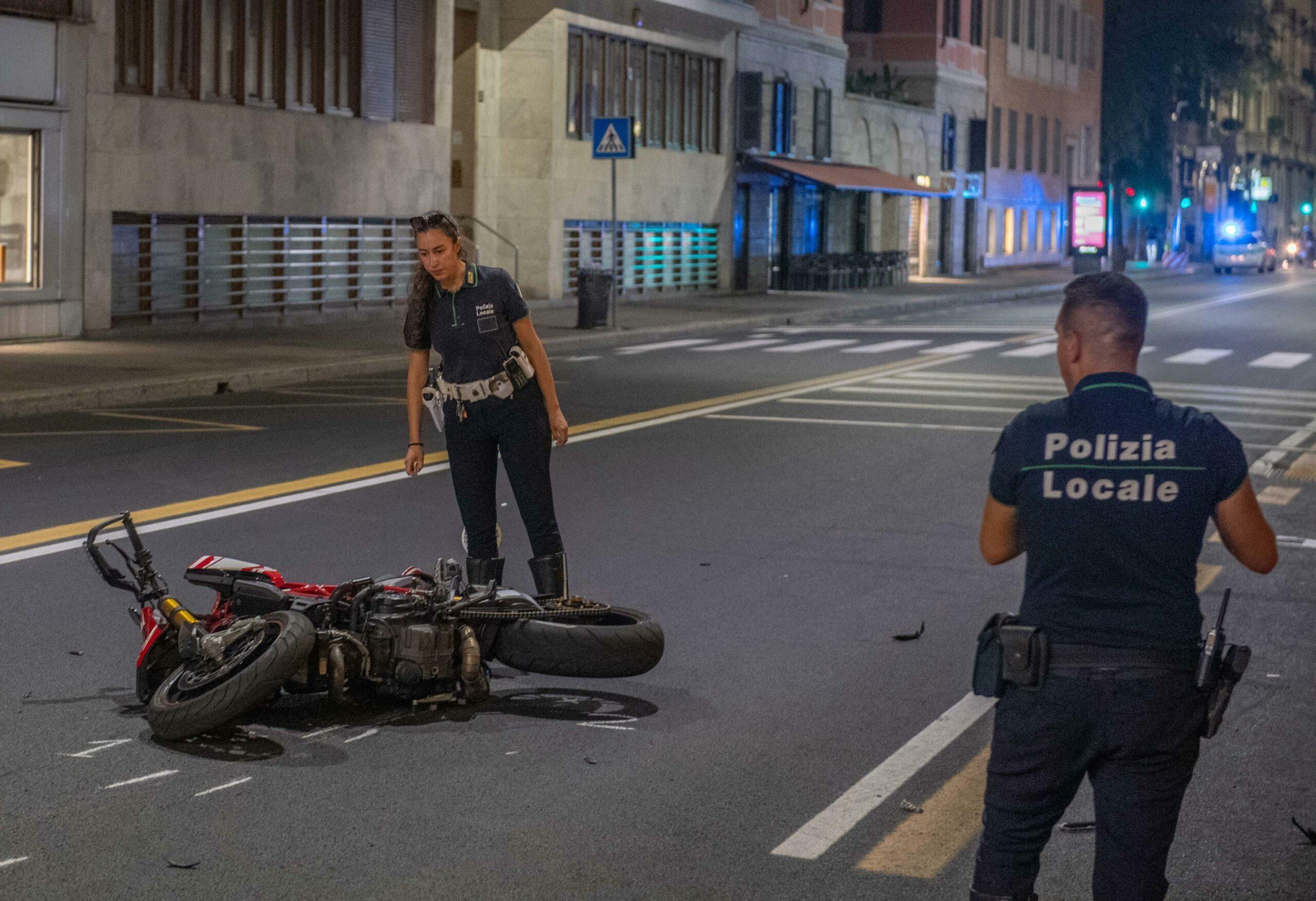 Bergamo, incidente a Bonate Sotto: scontro tra moto e camion, morto un 35enne