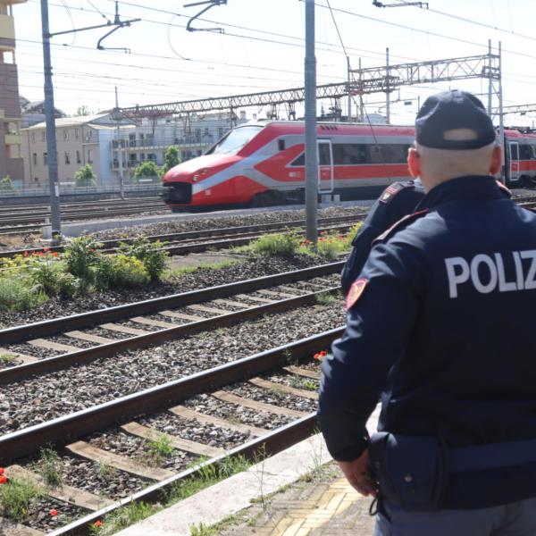 Come sta Christian Di Martino, il poliziotto accoltellato alla stazione di Lambrate Milano: ecco le condizioni di salute