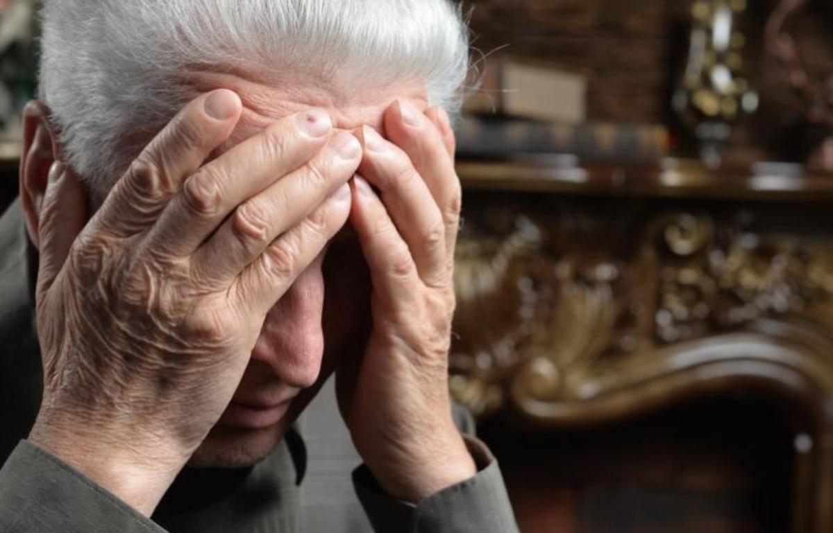 L’abuso di alcol aumenta il rischio di Alzheimer e Parkinson, i risultati di un nuovo studio