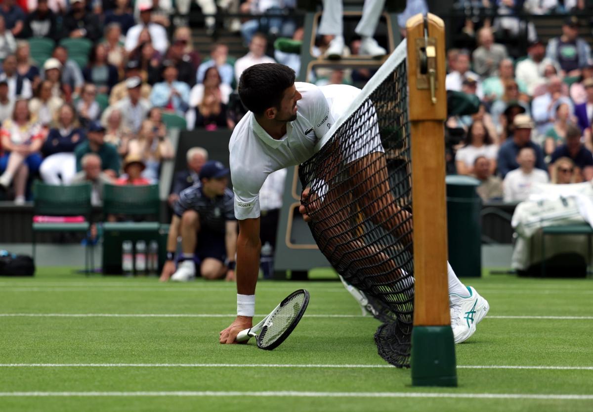 Wimbledon, Djokovic show in mezzo alla pioggia: il siparietto del s…