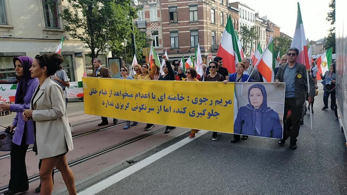 Protesta donne iraniane, l’attivista Sholeh Shahrzad: “La battaglia…