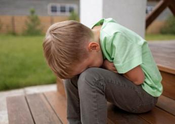 Come si manifesta la depressione nei bambini, ecco i segnali per riconoscerla e come affrontare la situazione